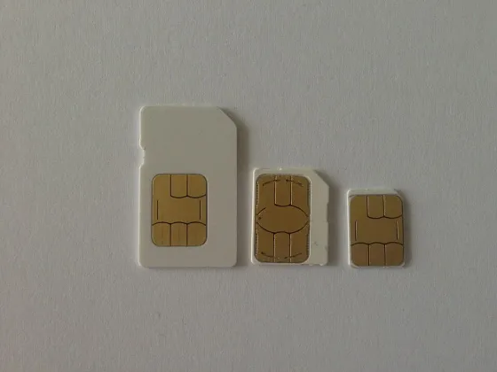Mobile telephone SIM card sizes