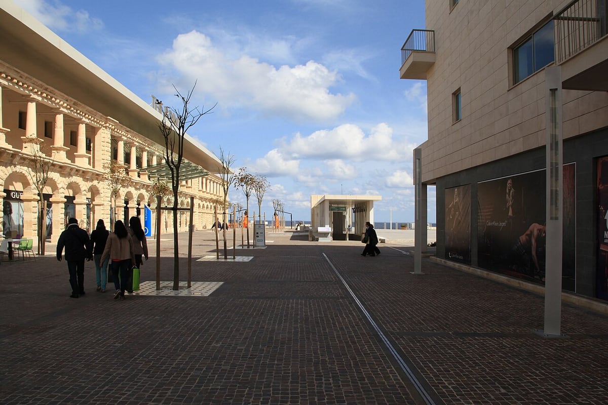 The Point Shopping Mall, Sliema