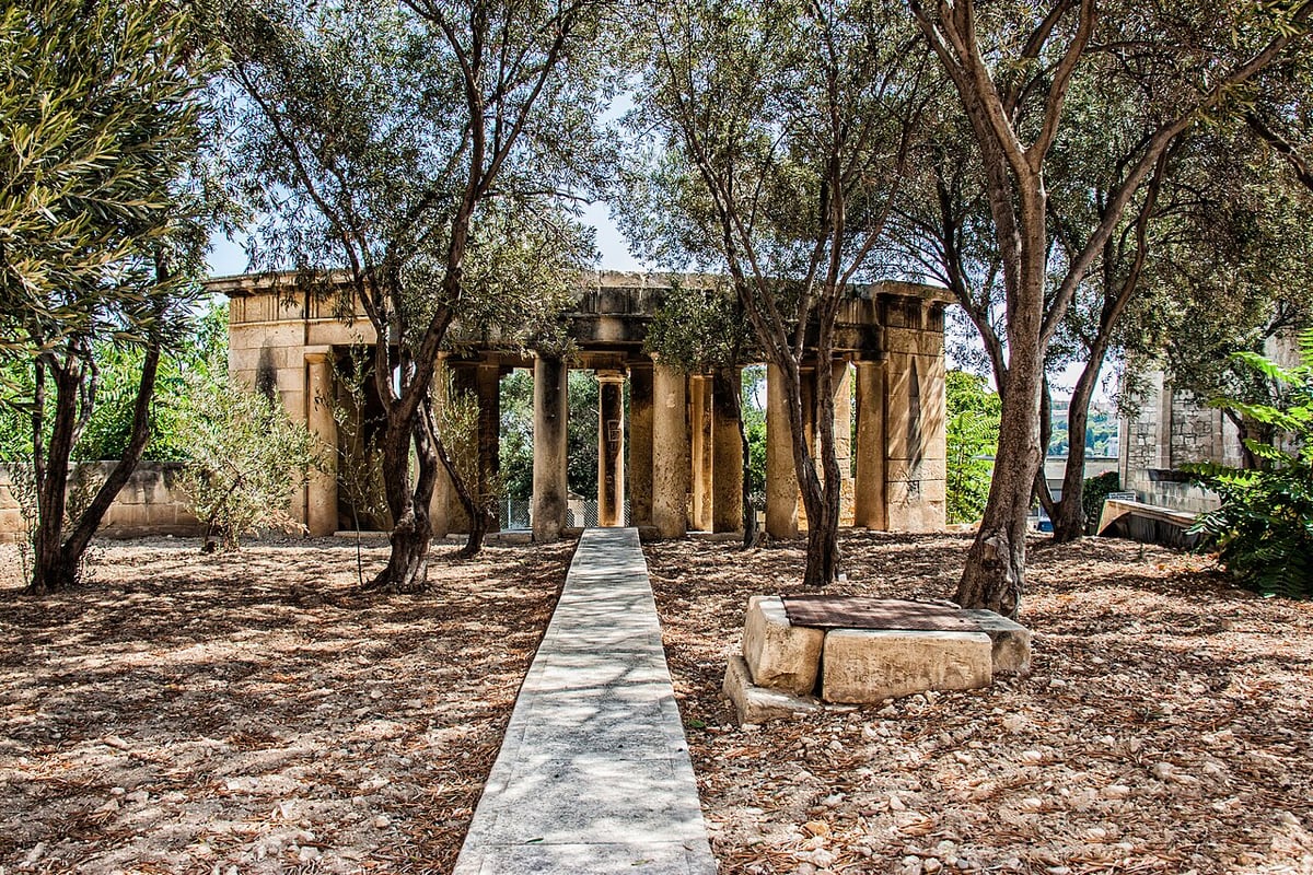 Villa Frere, Pietà