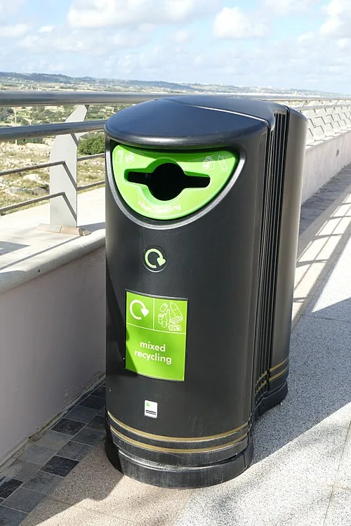 Public waste bin, Il-Ġibjun Gardens, Malta